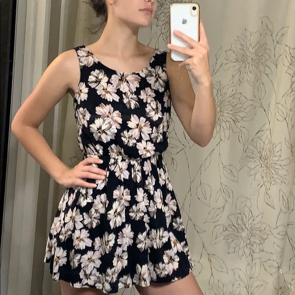 Forever 21 Floral Dress - Picture 3 of 4